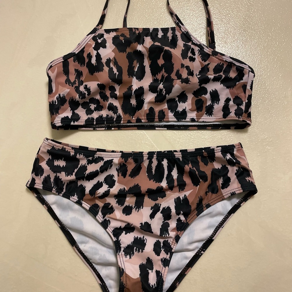 Bikini - Picture 3 of 6